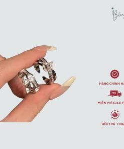 Nhẫn kim cương bạc khắc chữ D phong cách