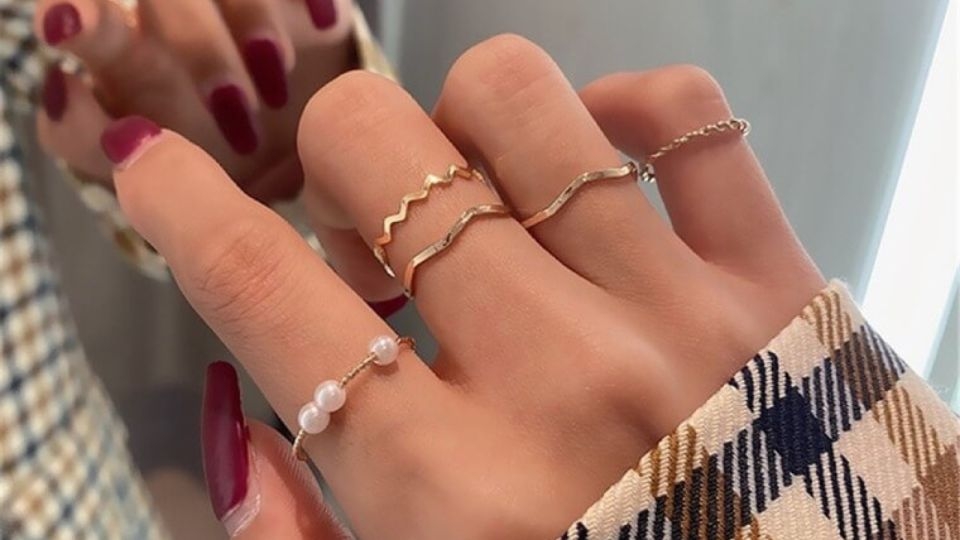 Ý nghĩa ngón tay đeo nhẫn nữ